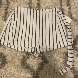 FOREVER21 NWT Blue and White Striped Skort